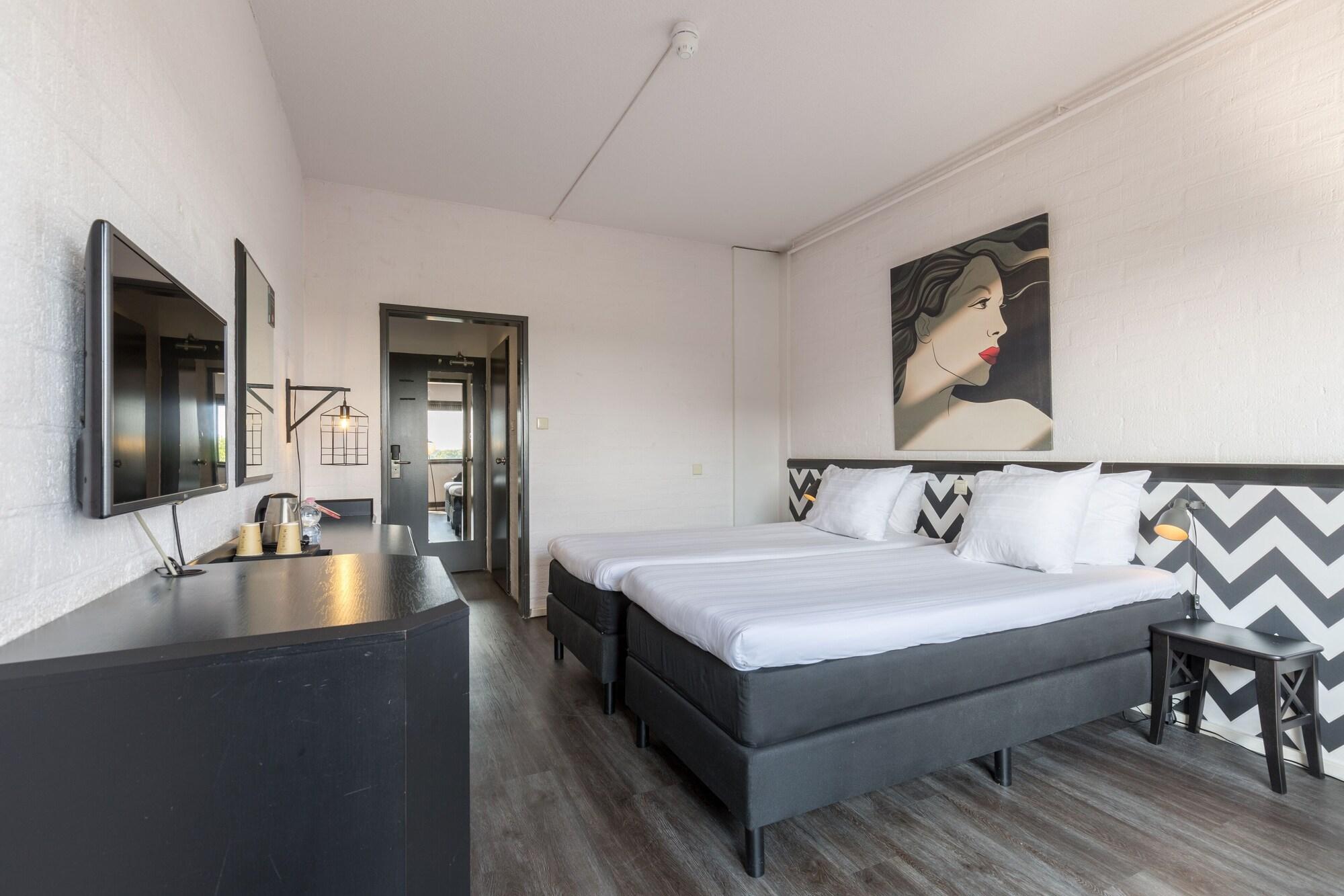 Leonardo Hotel Lelystad City Center Bagian luar foto