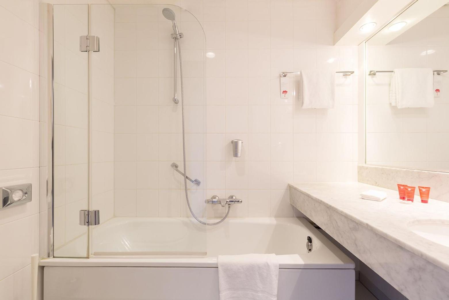 Leonardo Hotel Lelystad City Center Bagian luar foto